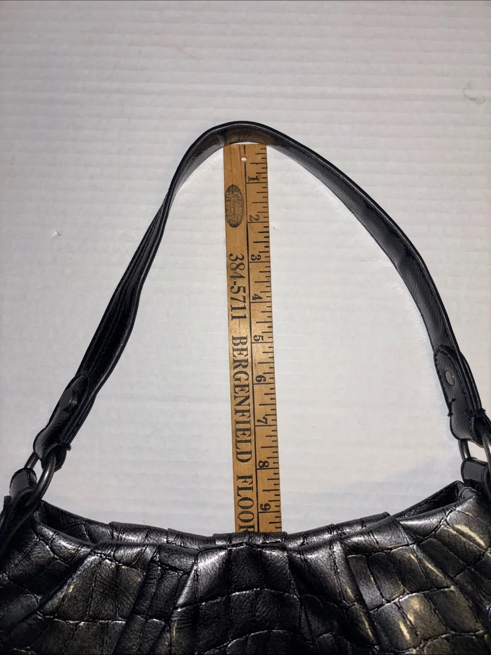 SIMPLY VERA BY VERA WANG GRAY SILVER METALLIC FAUX LEATHER SHOULDER BAG